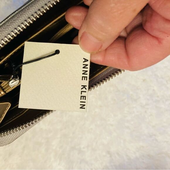Anne Klein NWT Silver Metallic Wallet - Picture 8 of 11